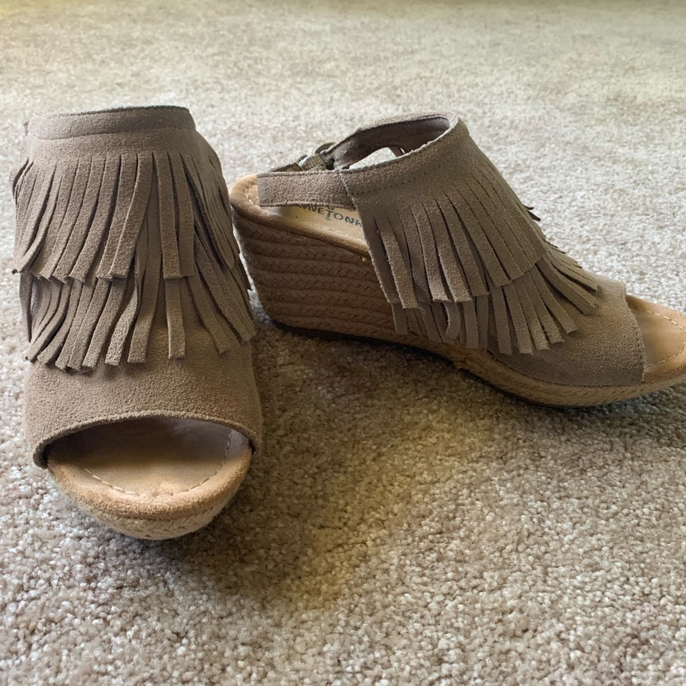 Fringed wedges